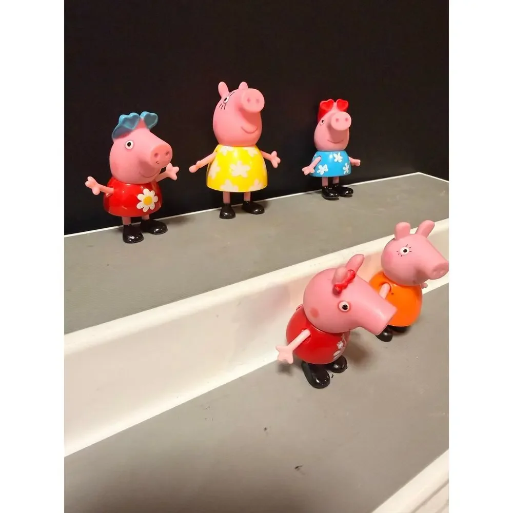 Peppa Pig heart sunglasses and Mummy Pig